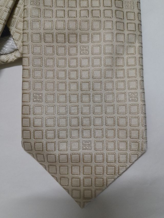 cravatta pura seta GIVENCHY   paris