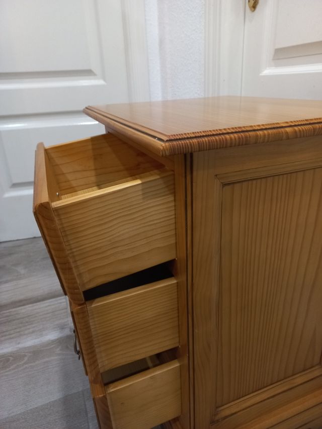 nova mesa de cabeceira de madeira maciça