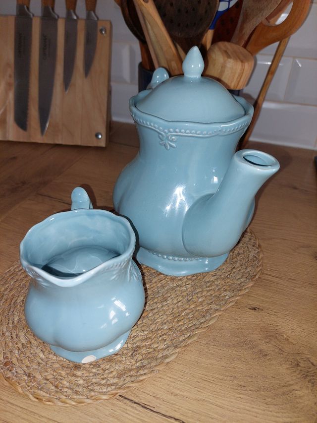 tetera y lechera de cerámica