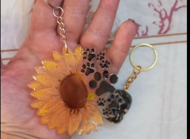 Llavero huella de perro girasol