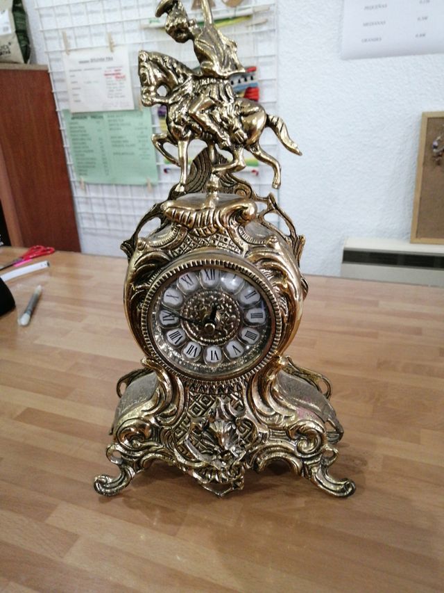 Reloj de bronce 37x21cm a pilas