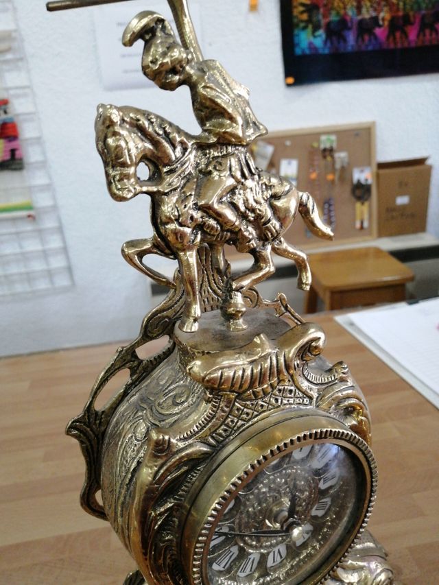 Reloj de bronce 37x21cm a pilas