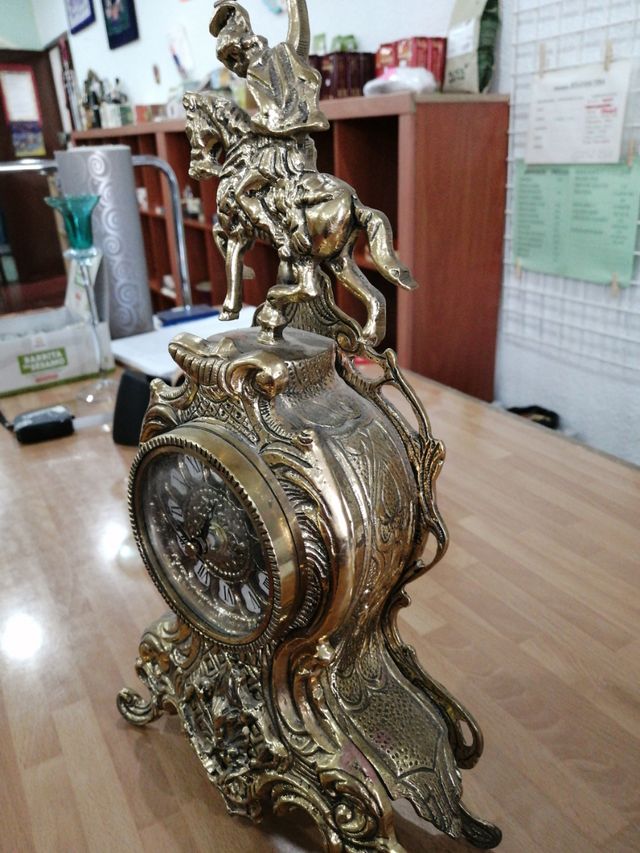 Reloj de bronce 37x21cm a pilas