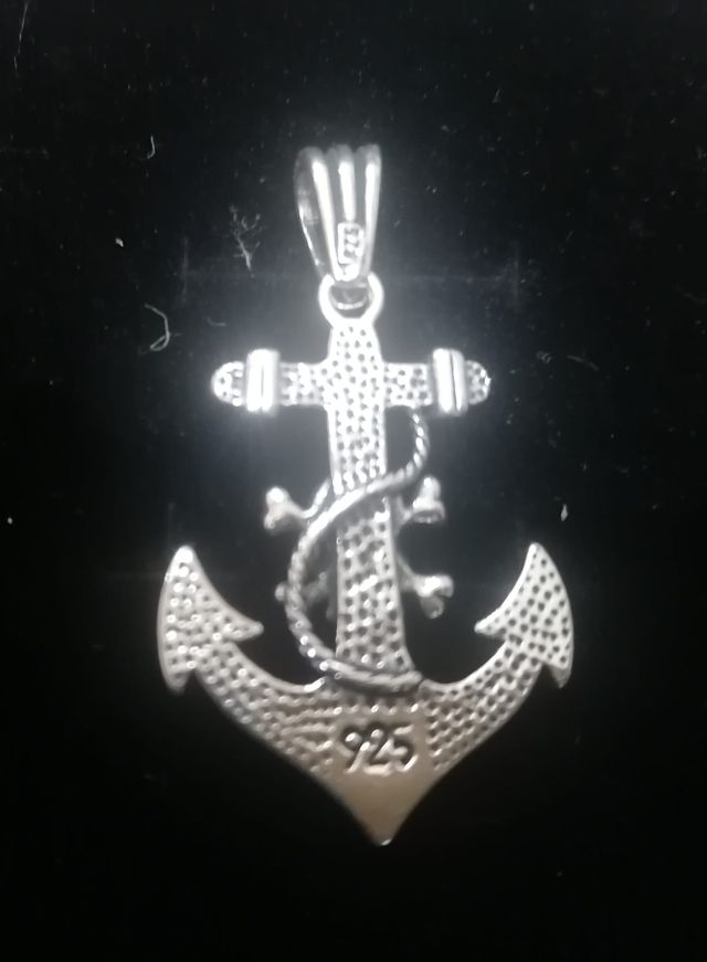 colgante ancla con calavera en plata de ley maciza