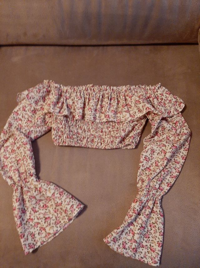 Top corto elasticizzato nel busto