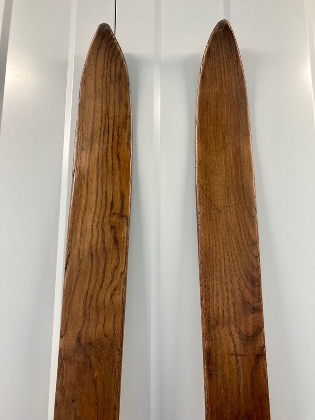 Esquís de madera antiguos