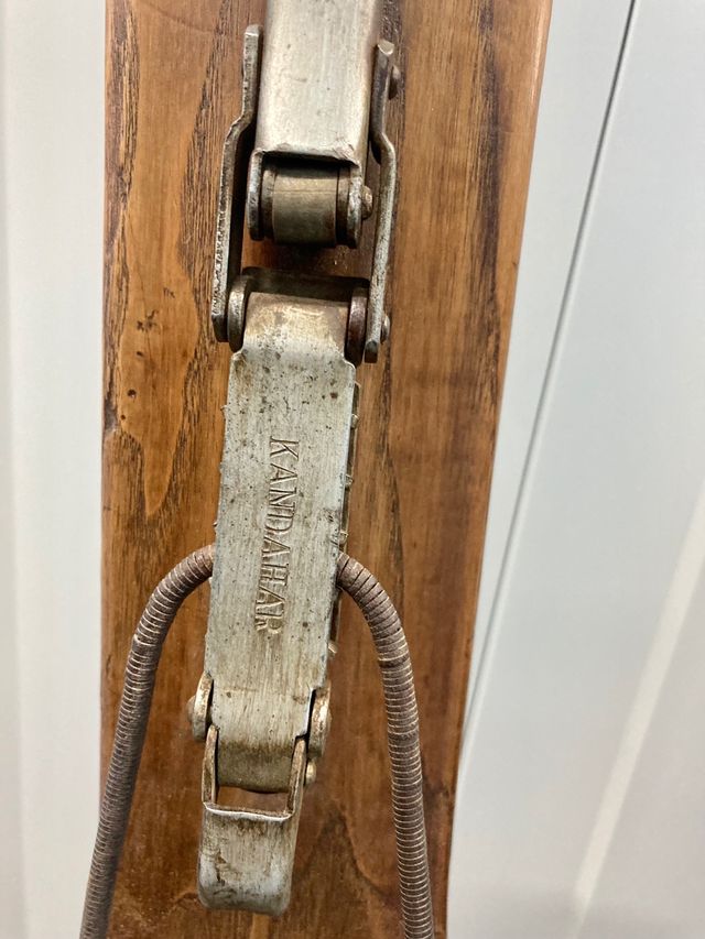 Esquís de madera antiguos