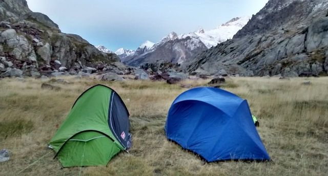 Tienda de montaña.Azul, la capa exterior.Ver fotos