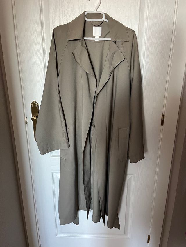 Gabardina verde caqui