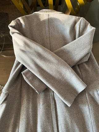 Abrigo de Lana gris talla 50 y marca Caramelo