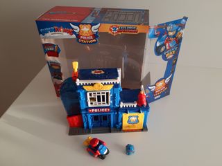 Superthings comisaría de policía