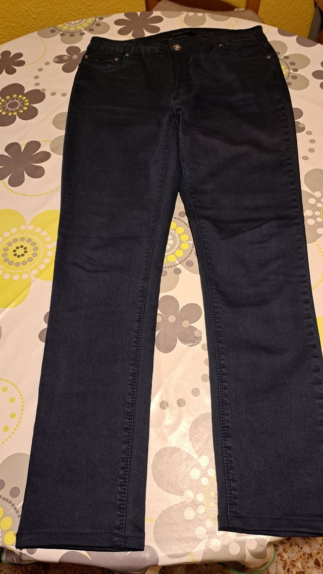 Pantalón pitillo azul oscuro