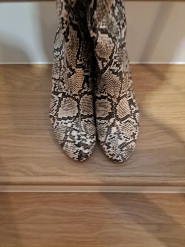 Botas mujer altas de tacón de serpiente. Numero 38