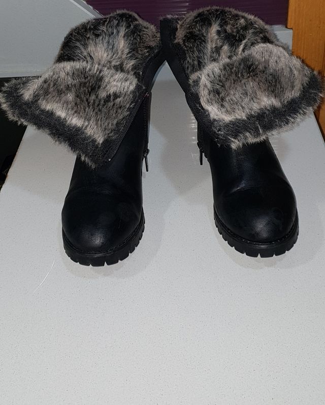 Bota negra de piel talla 40