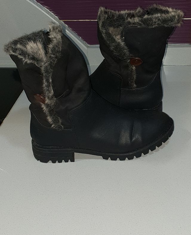 Bota negra de piel talla 40