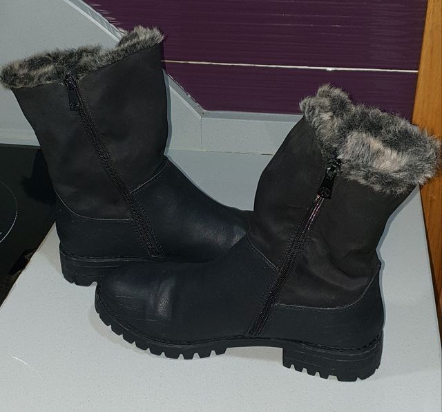 Bota negra de piel talla 40