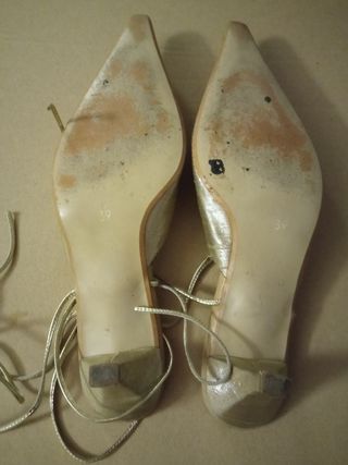 Zapato forrado dorado. Núm 39