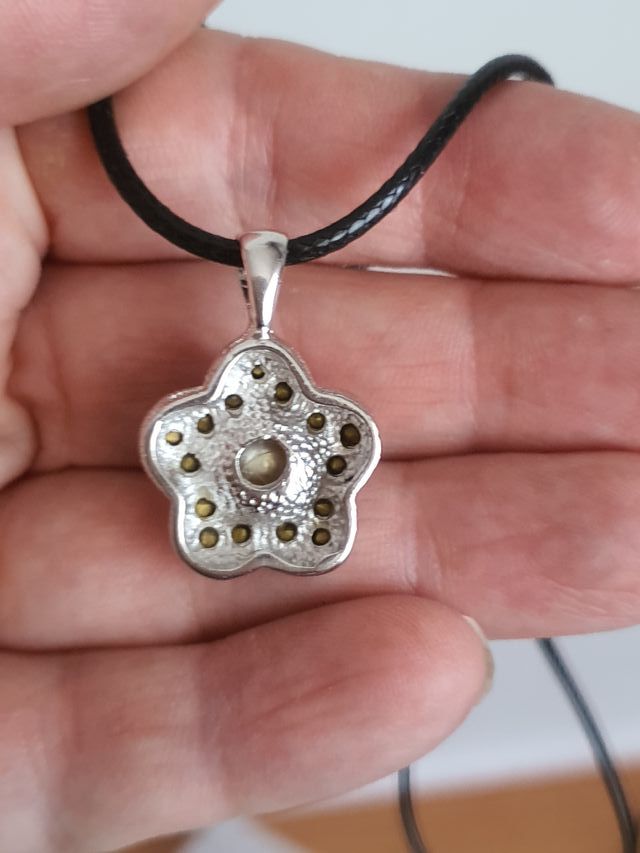 Colgante Flor con perla y cristales checos