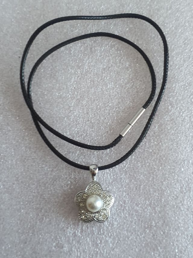 Colgante Flor con perla y cristales checos