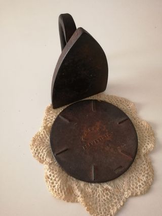 antico ferro da stiro