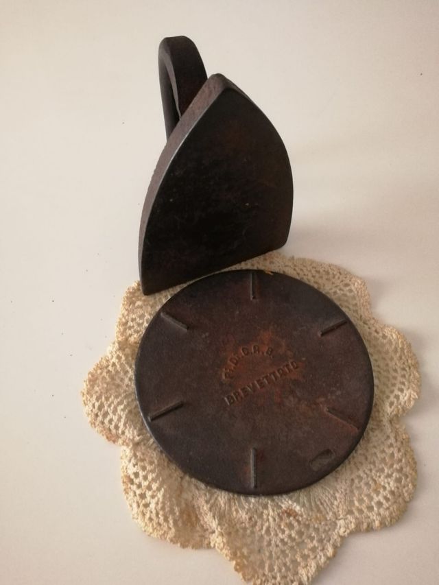 antico ferro da stiro