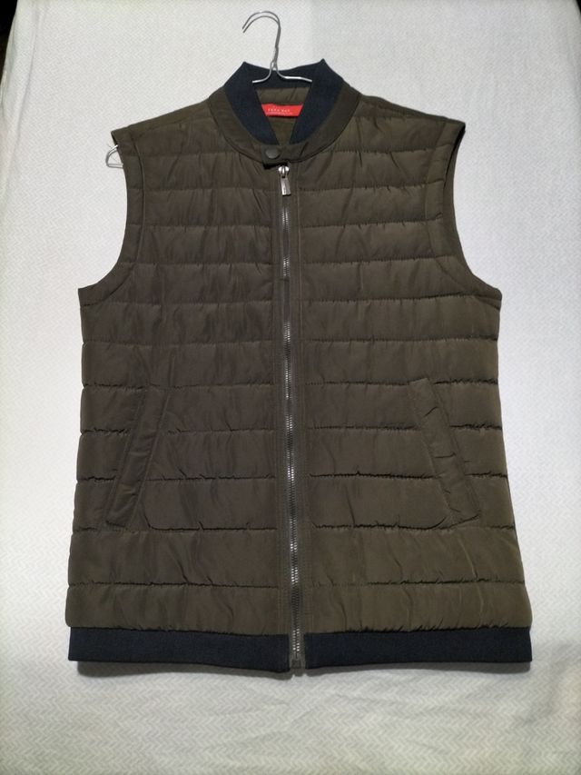 chaleco verde de zara 