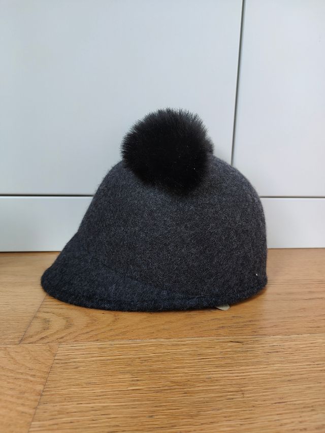 Sombrero niña pañete gris oscuro.