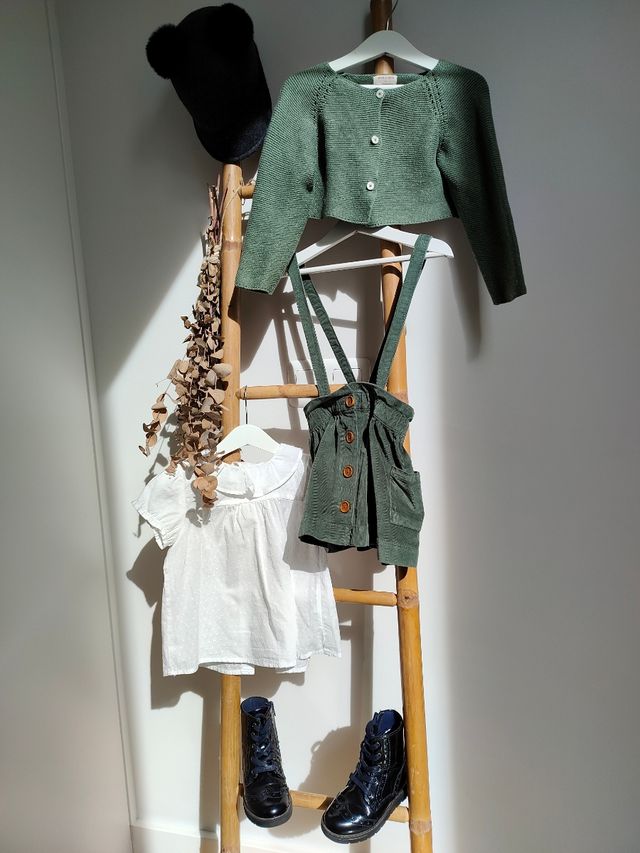 Sombrero niña pañete gris oscuro.