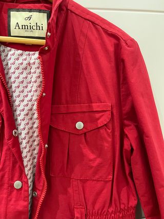 Parka roja Amichi