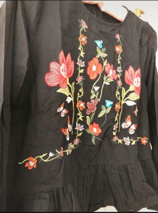 Blusa bordados negra nueva entretiempo