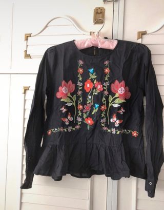 Blusa bordados negra nueva entretiempo