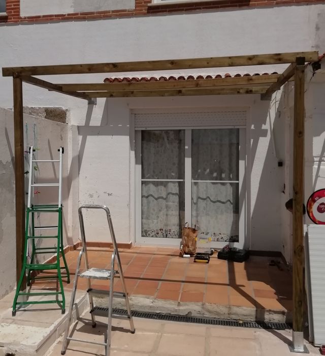 Estructura pergola de segunda mano por 80 EUR en Olías del Rey en WALLAPOP