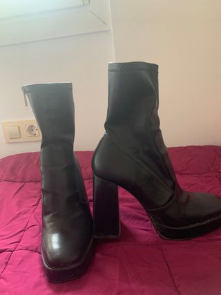 Botín negro tacón