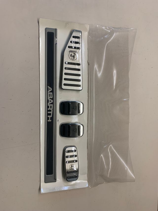 KIT PEDALES Y MOLDURAS ABARTH