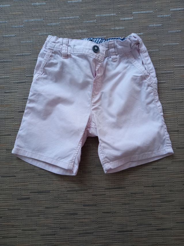 Bermudas de niño rosa claro.
