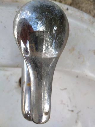 Lavabo con grifo VALADARES.