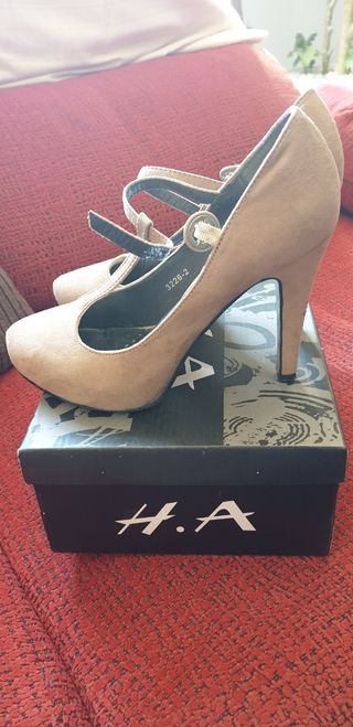 Zapato tacón color taupe/beige n37