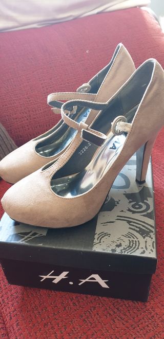 Zapato tacón color taupe/beige n37