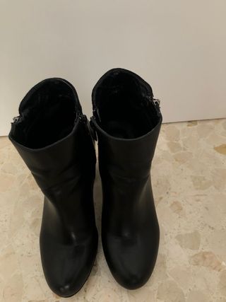 Botines negros tacón