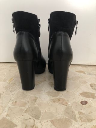 Botines negros tacón