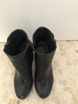 Botines negros tacón