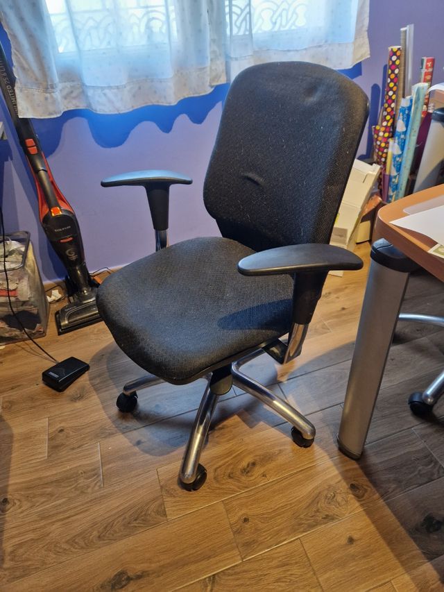 sillas de despacho y mueble archivador