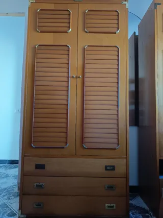 Armarios modulares, estanterías con altillo. Leer