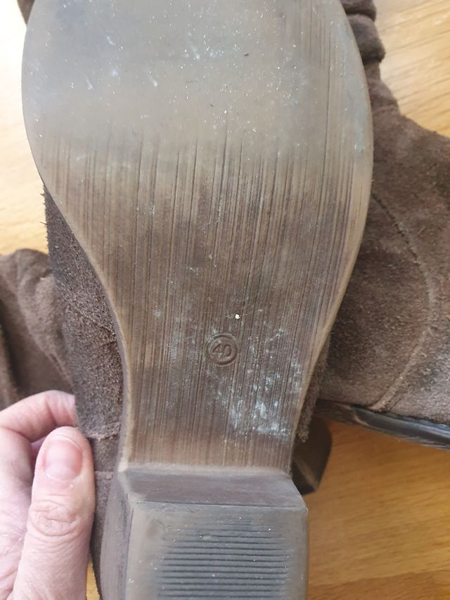 Botas de ante marrones