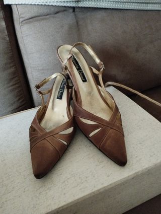 Zapatos t-39 dorado/ocre Victoria Delef