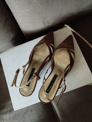 Zapatos t-39 dorado/ocre Victoria Delef