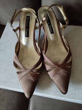 Zapatos t-39 dorado/ocre Victoria Delef