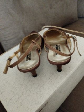 Zapatos t-39 dorado/ocre Victoria Delef