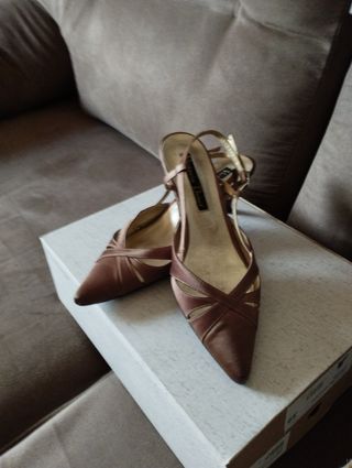 Zapatos t-39 dorado/ocre Victoria Delef