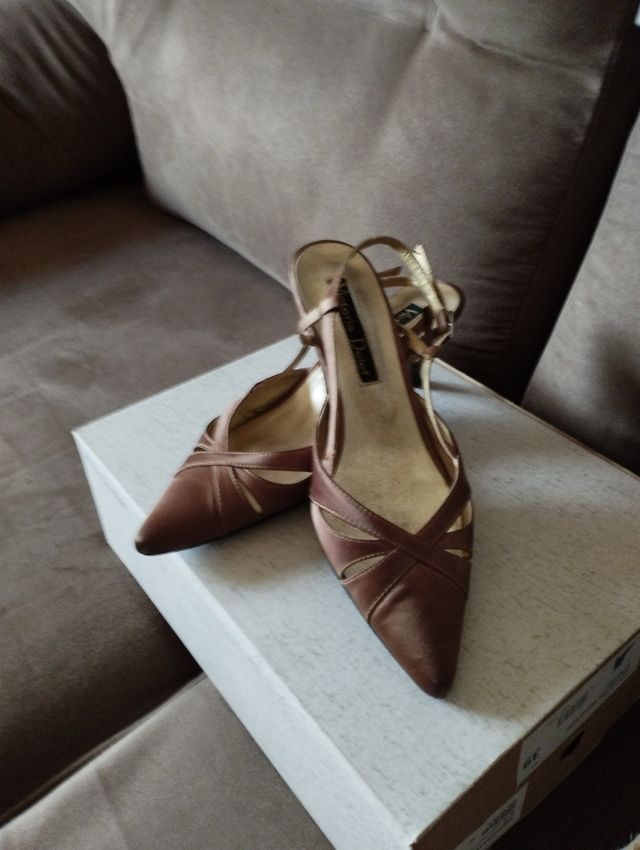 Zapatos t-39 dorado/ocre Victoria Delef